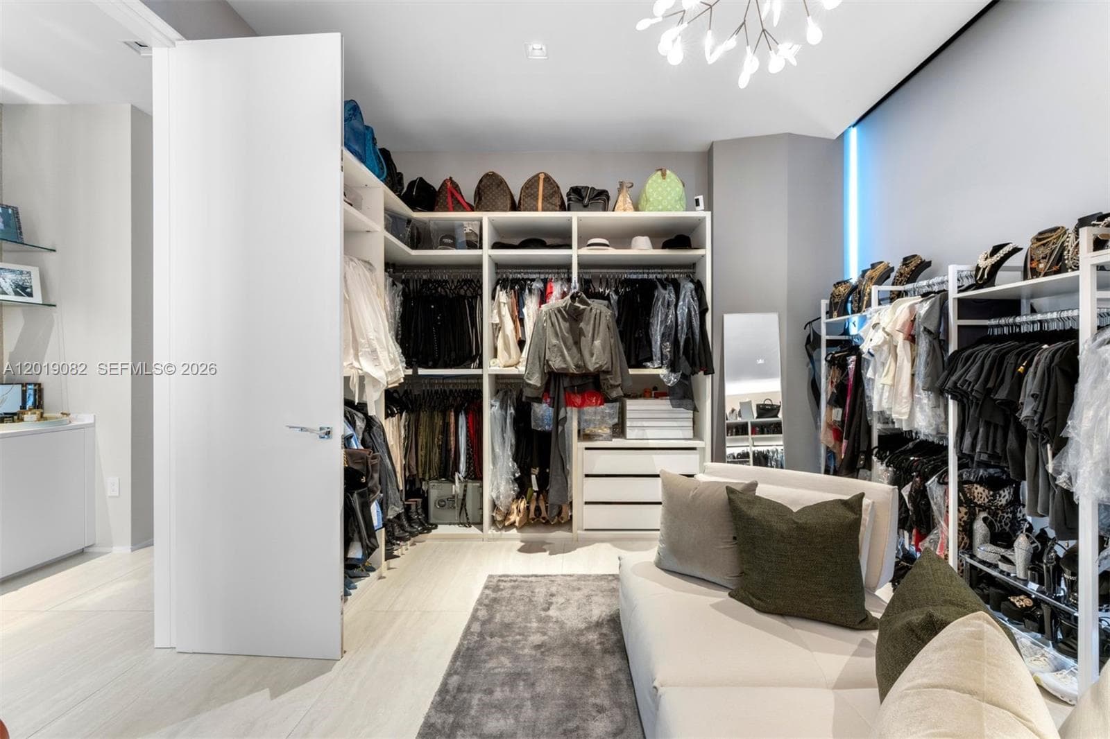 1000 Biscayne Blvd # 5101, Miami FL 33132 — 65