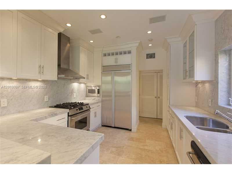 745 Lakeview Dr, Miami Beach FL 33140 — 4