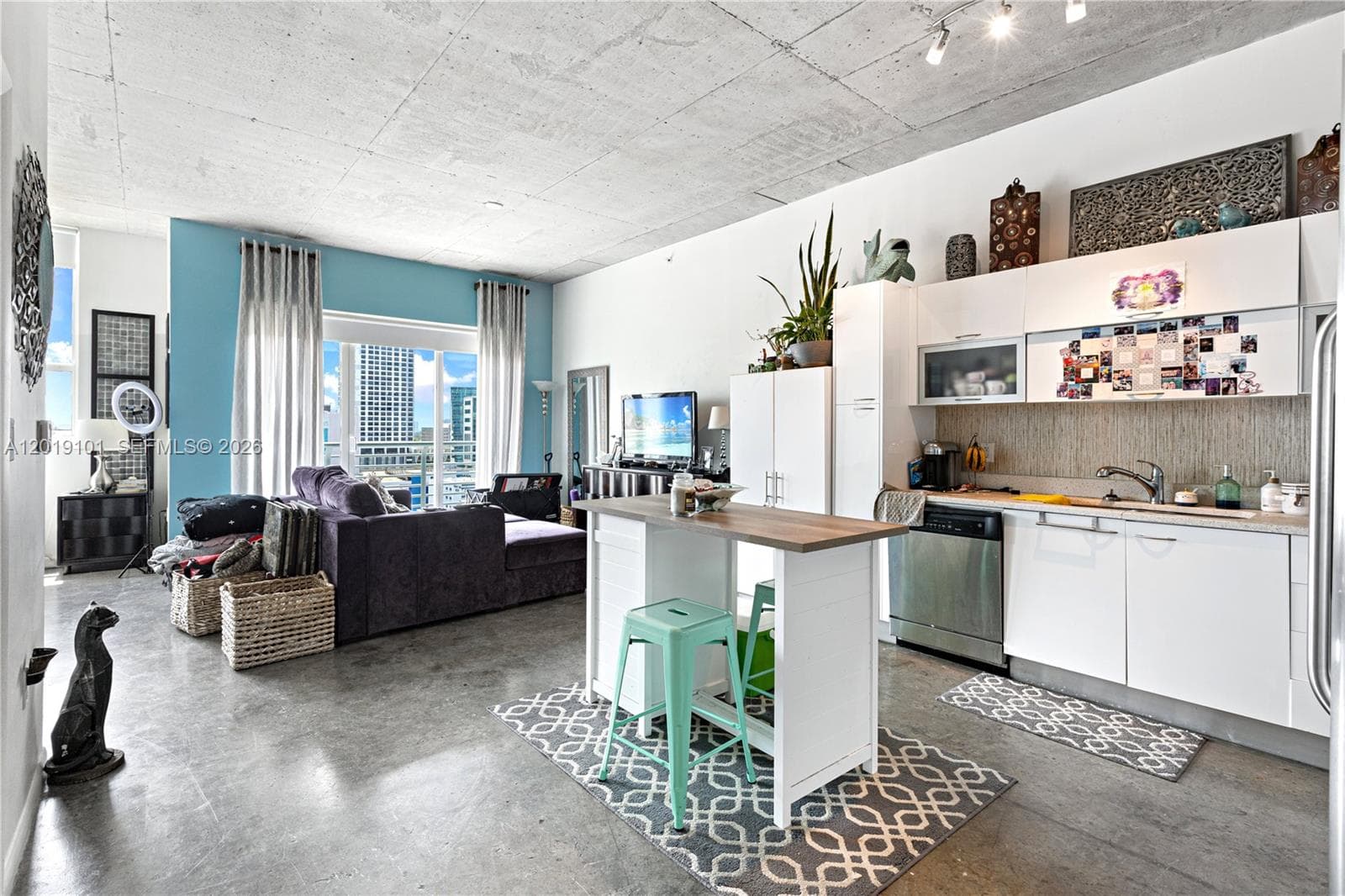 133 NE 2nd Ave # 1215, Miami FL 33132 — 4