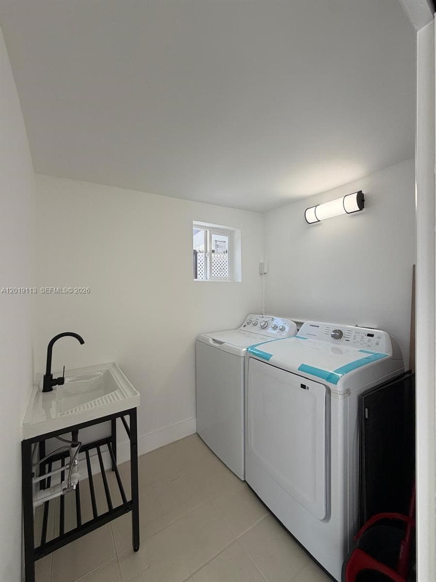 2541 W 10th Ave, Hialeah FL 33010 — 20