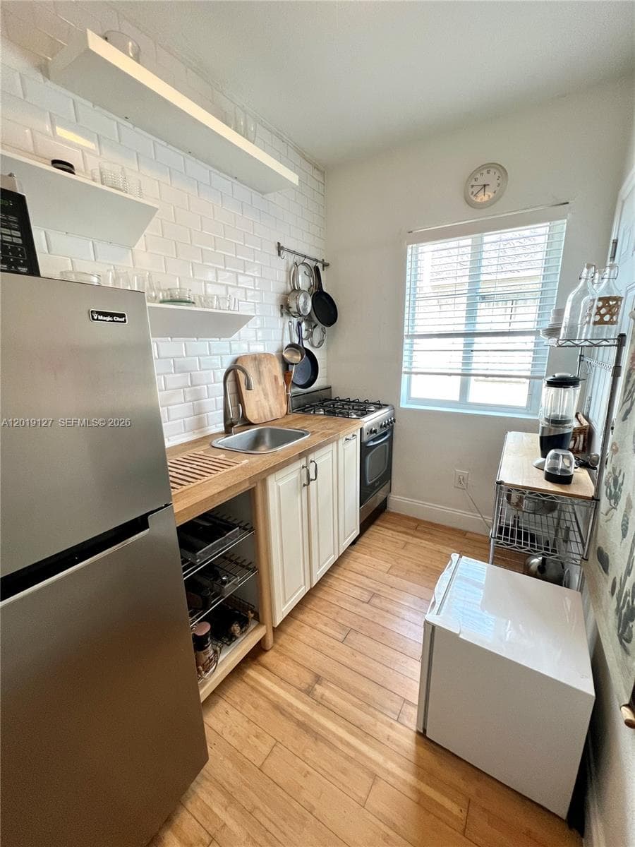 8415 Harding Ave # 14, Miami Beach FL 33141 — 6