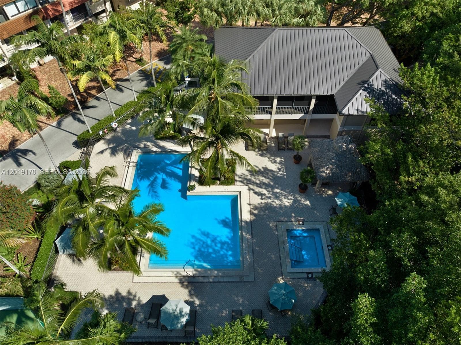 6206 Paradise Point Dr, Palmetto Bay FL 33157 — 1