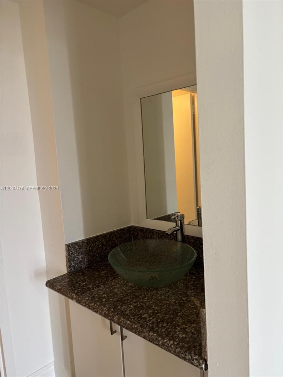 Vecino Del Mar Condo, North Miami, FL — 5