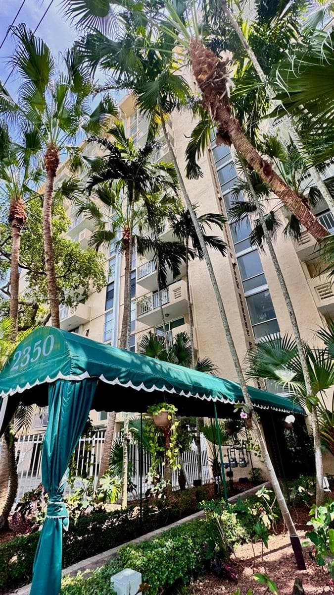 Vecino Del Mar Condo, North Miami, FL — 18