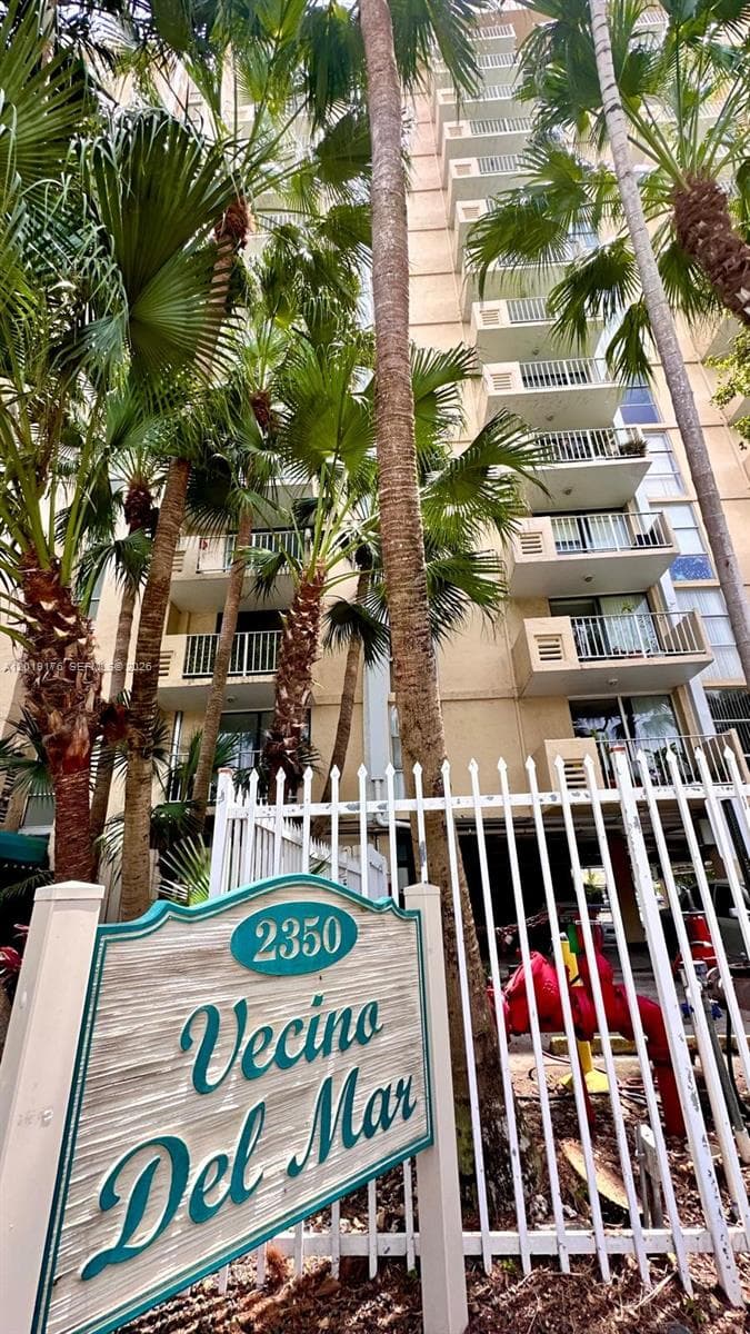 Vecino Del Mar Condo, North Miami, FL — 19