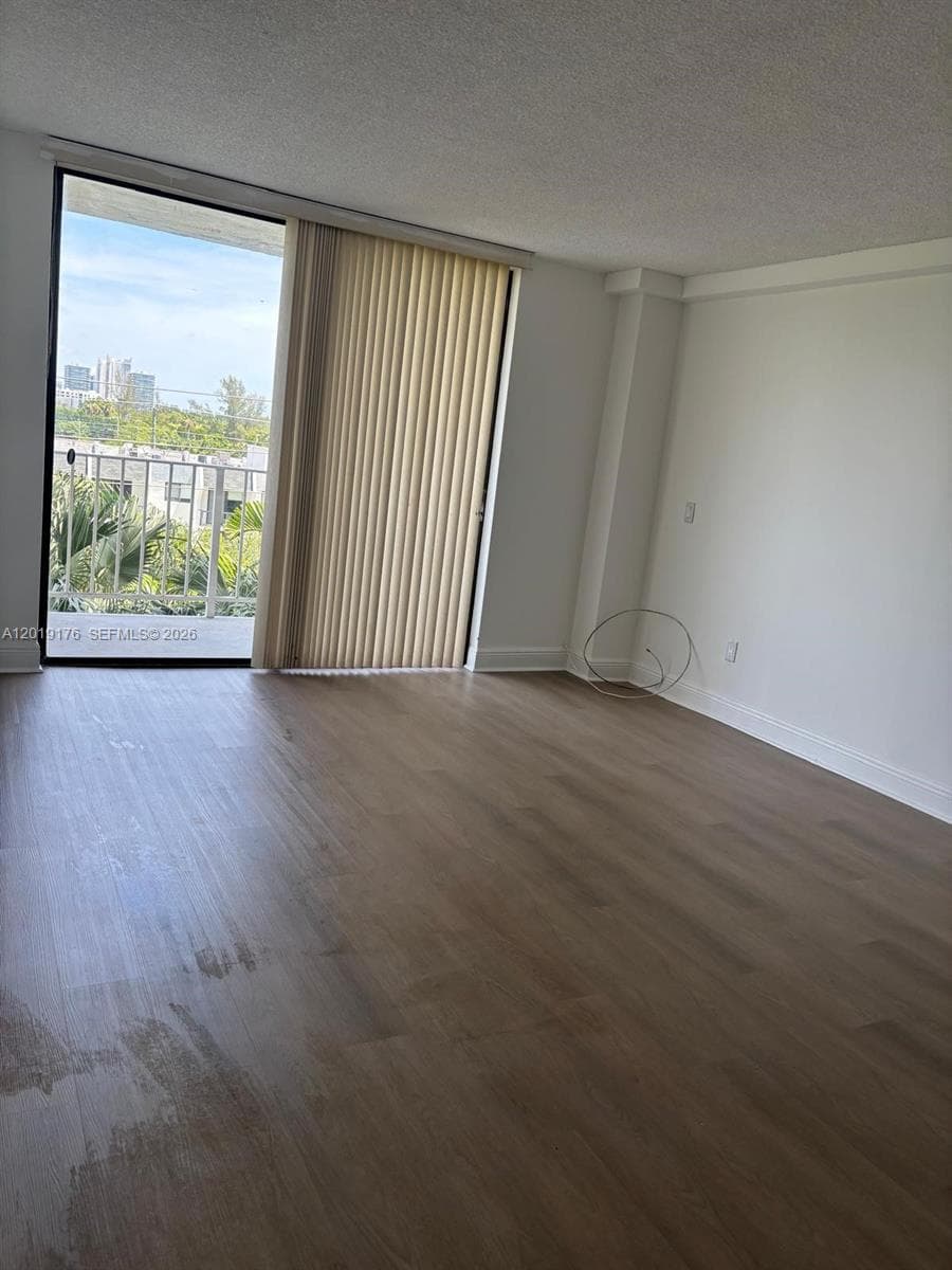 Vecino Del Mar Condo, North Miami, FL — 4