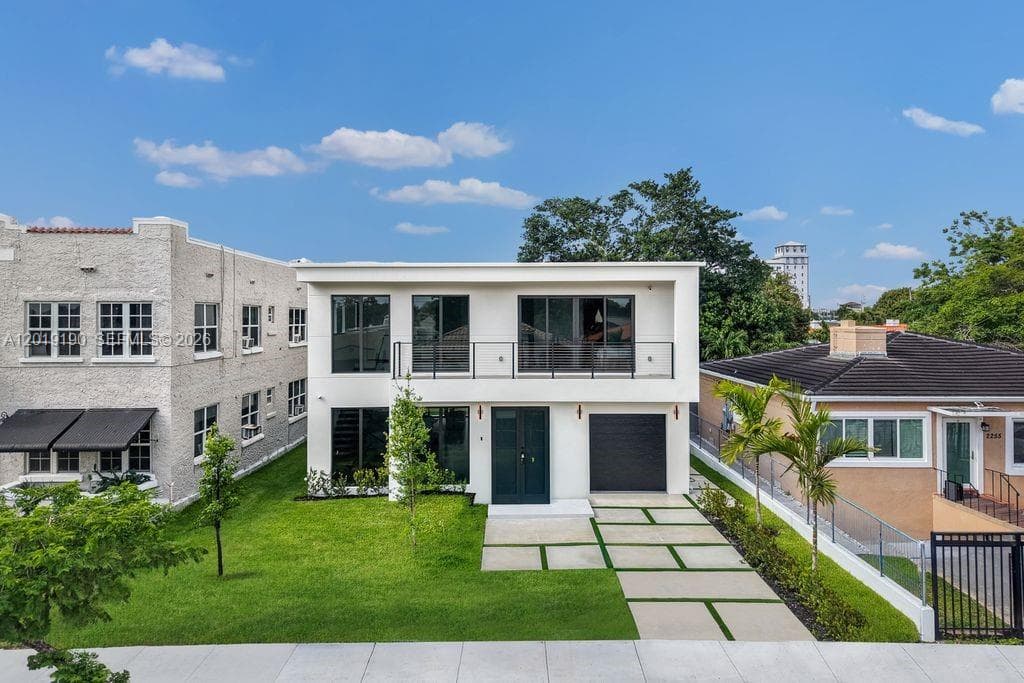 2265 SW 4 St, Miami FL 33135 — 32
