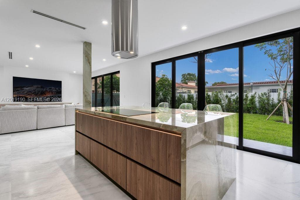 2265 SW 4 St, Miami FL 33135 — 10