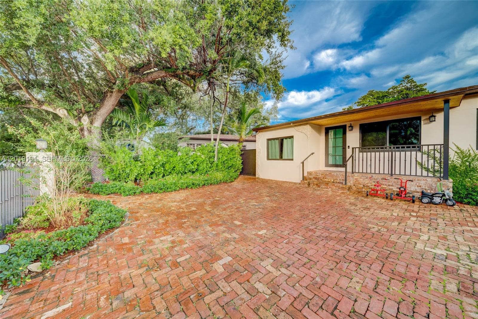 6631 Tamiami Canal Rd, Miami FL 33126 — 19