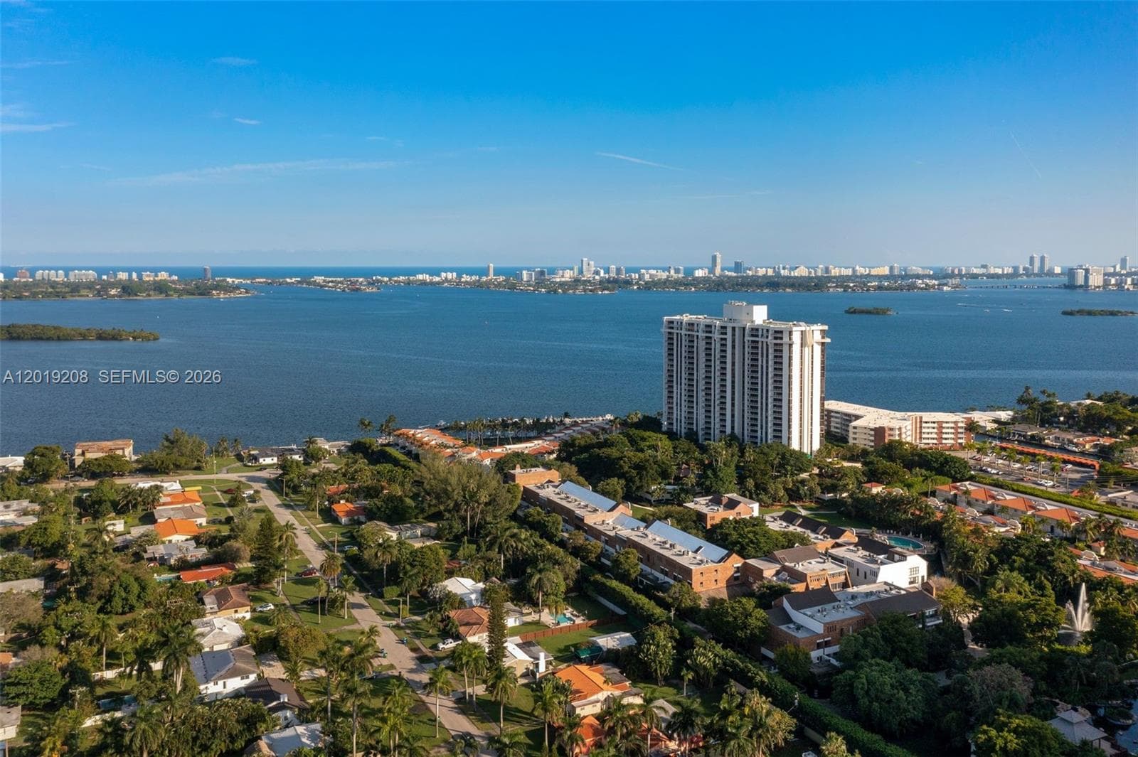 1000 Quayside Ter # 901, Miami FL 33138 — 32