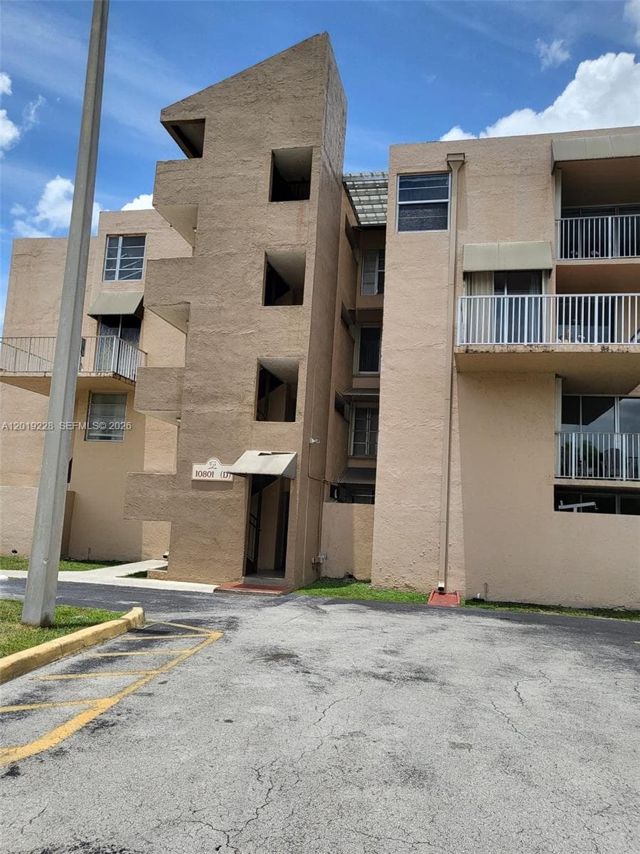 10801 SW 109th Ct # D305, Miami FL 33176 — 3