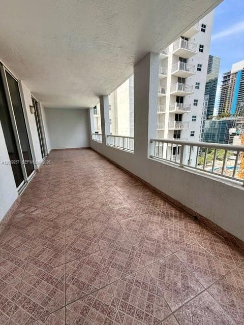 170 SE 14th St # 1205, Miami FL 33131 — 22