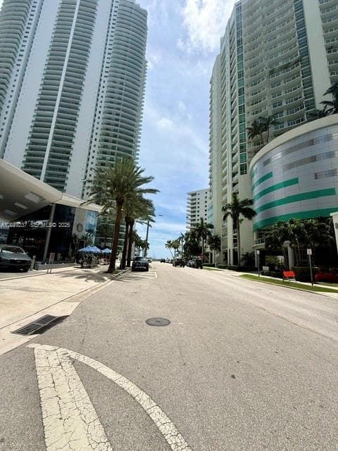 170 SE 14th St # 1205, Miami FL 33131 — 36