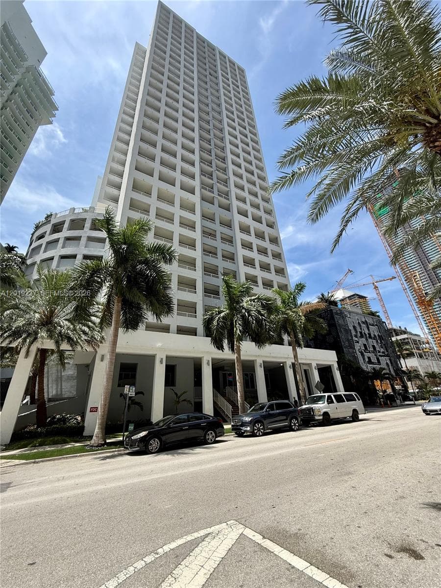 170 SE 14th St # 1205, Miami FL 33131 — 1