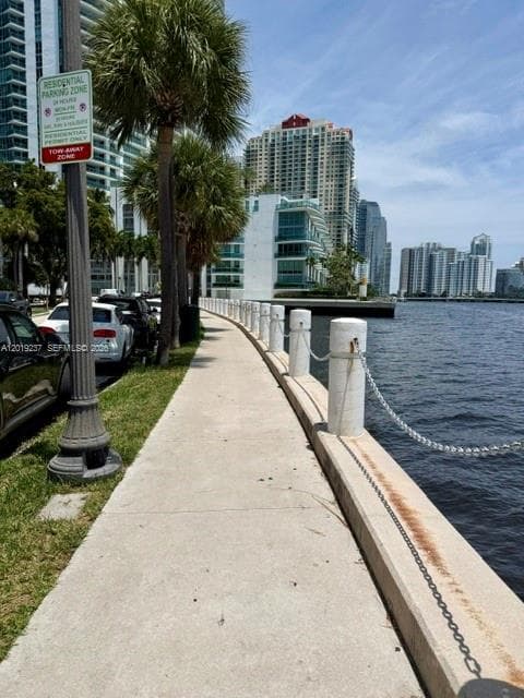 170 SE 14th St # 1205, Miami FL 33131 — 38