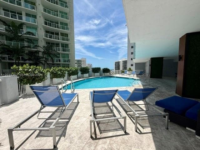 170 SE 14th St # 1205, Miami FL 33131 — 33