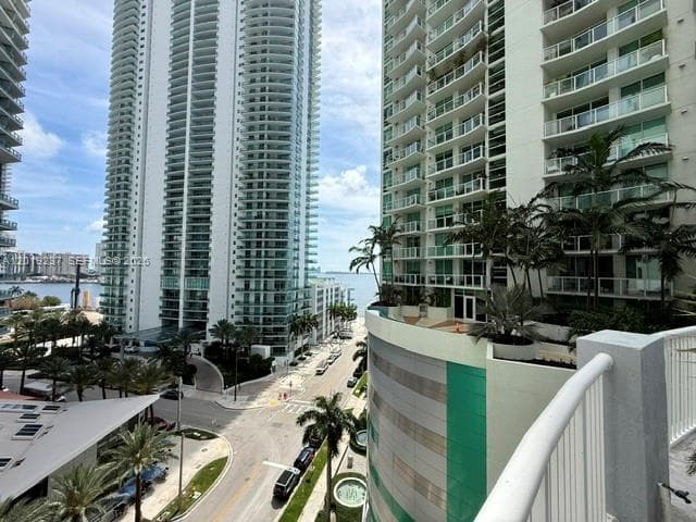 170 SE 14th St # 1205, Miami FL 33131 — 35