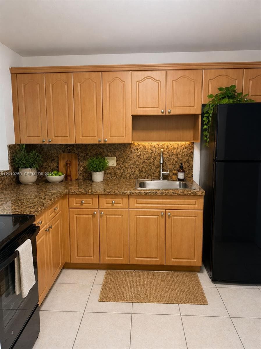 13900 Lake Placid Ct # A12, Miami Lakes FL 33014 — 7