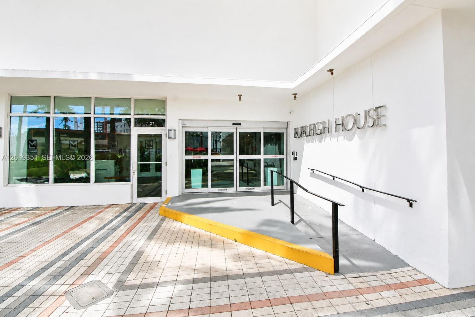7135 Collins Ave # 912, Miami Beach FL 33141 — 2