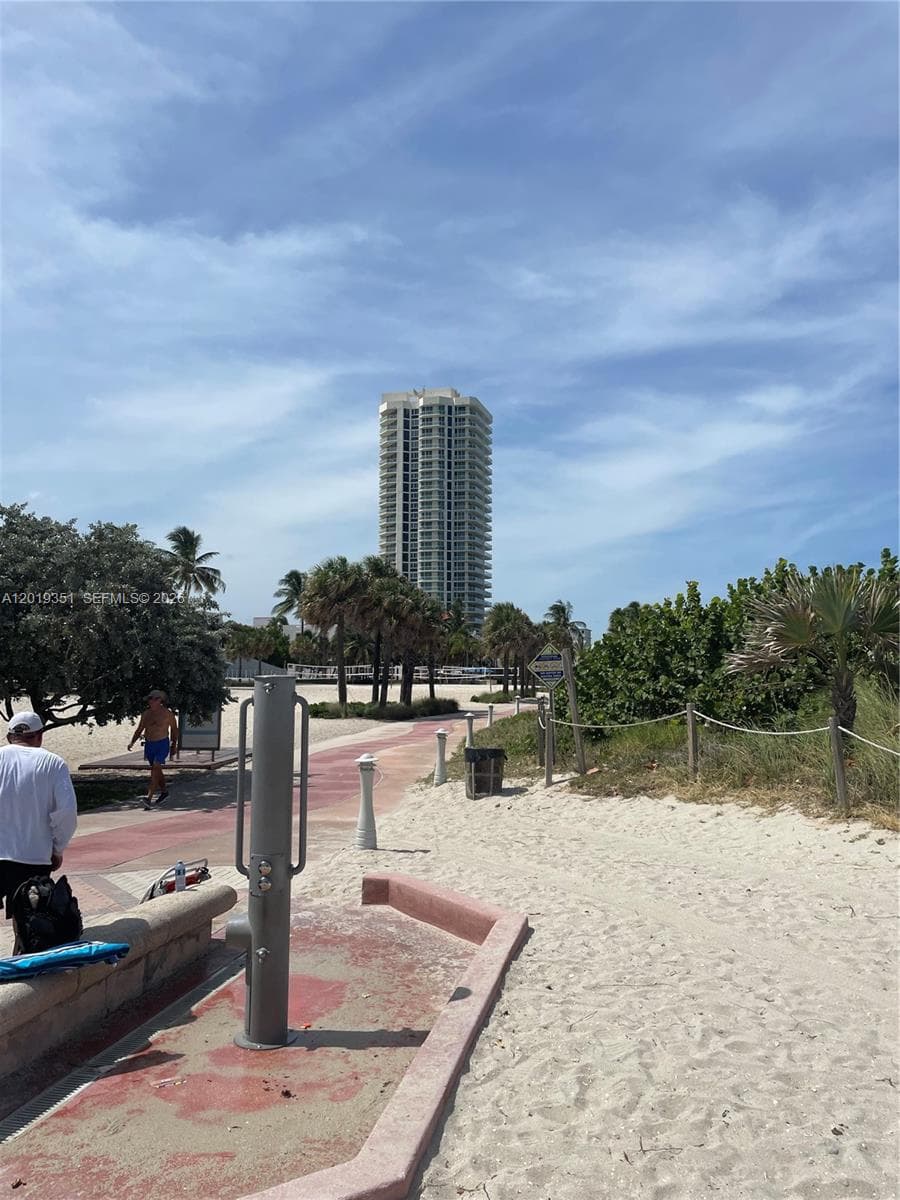 7135 Collins Ave # 912, Miami Beach FL 33141 — 33