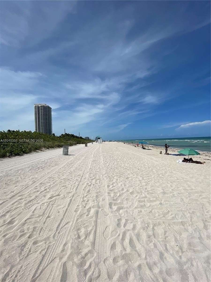 7135 Collins Ave # 912, Miami Beach FL 33141 — 35