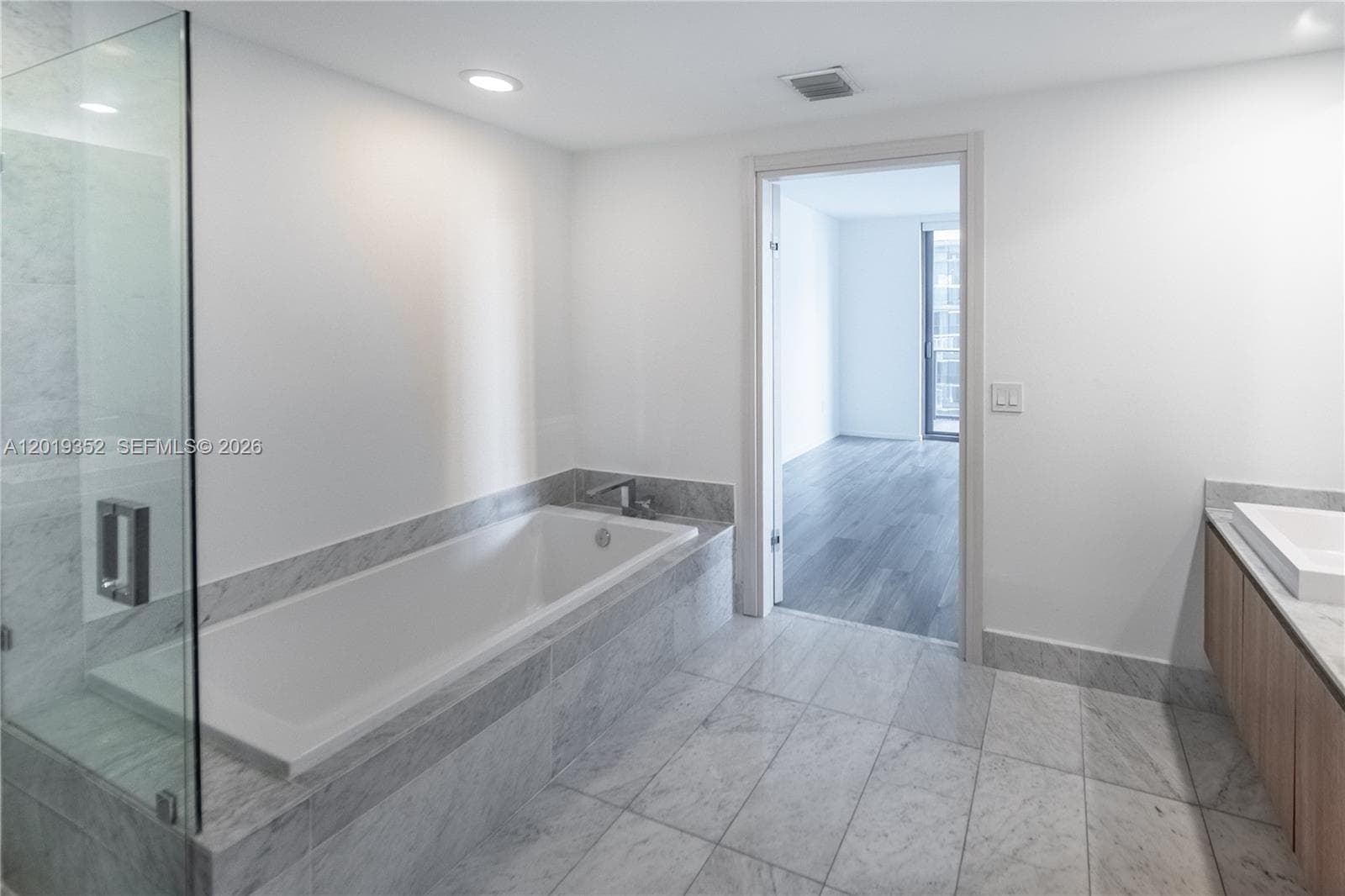 801 S Miami Ave # 3905, Miami FL 33130 — 12
