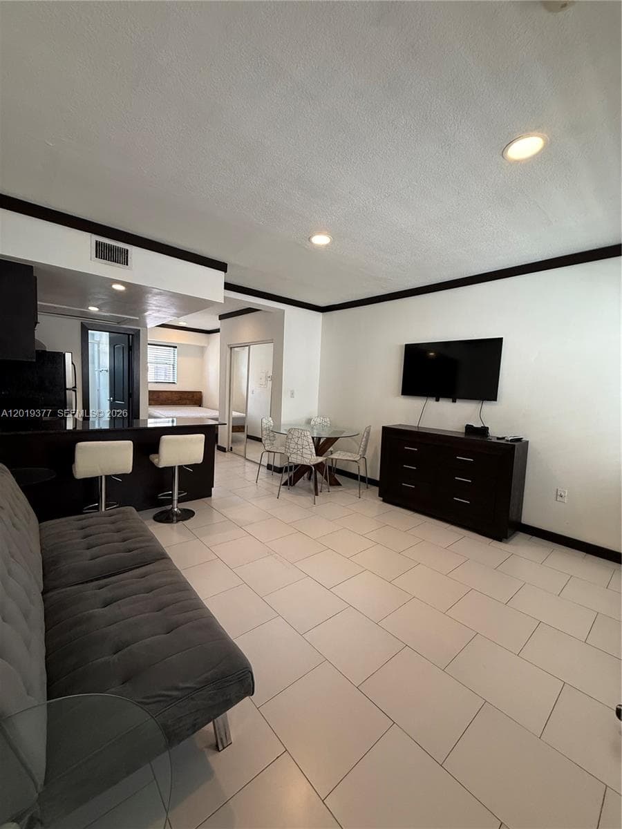 1545 Drexel Ave # 422, Miami Beach FL 33139 — 2