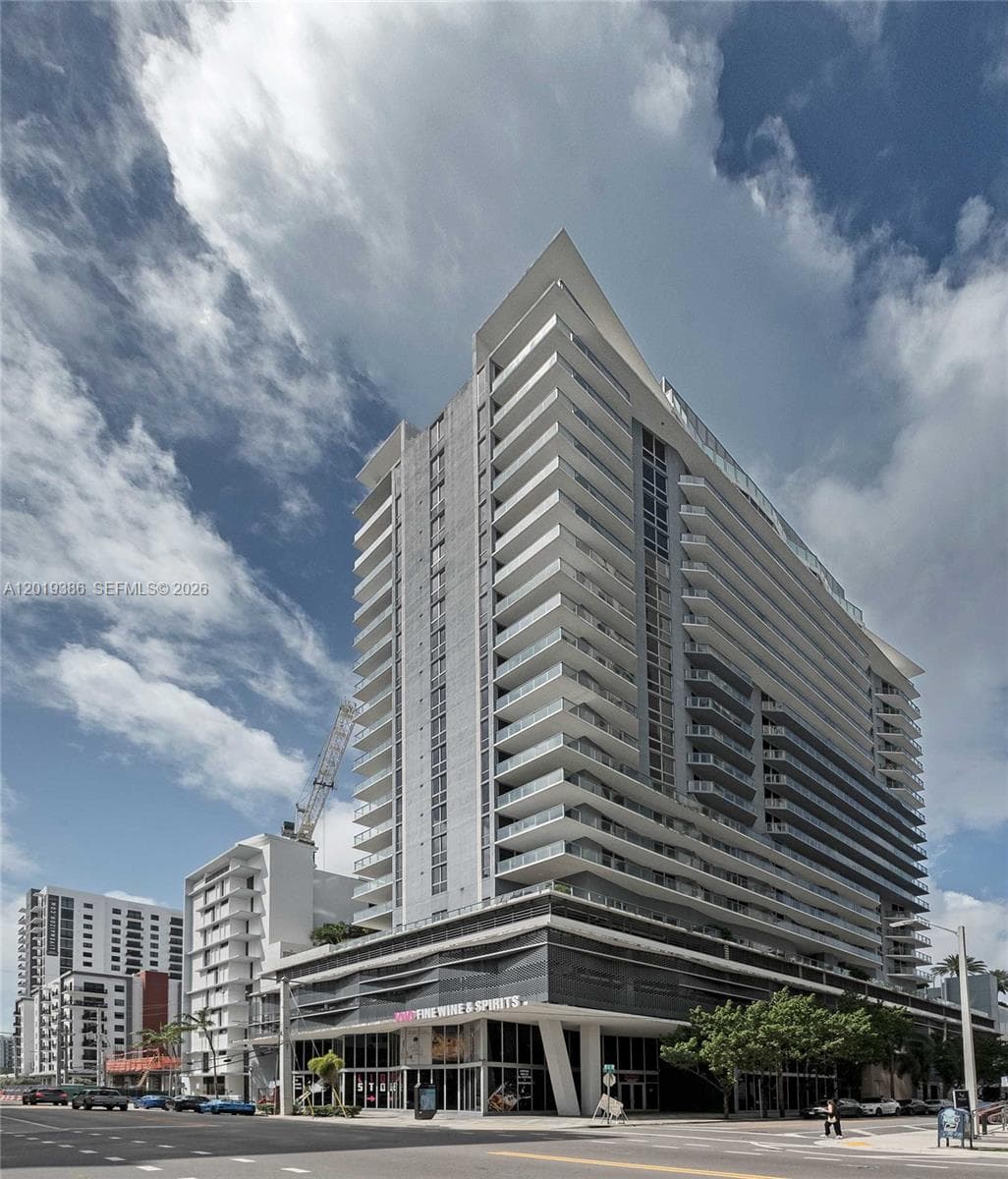 1010 SW 2nd Ave # 1709, Miami FL 33130 — 1