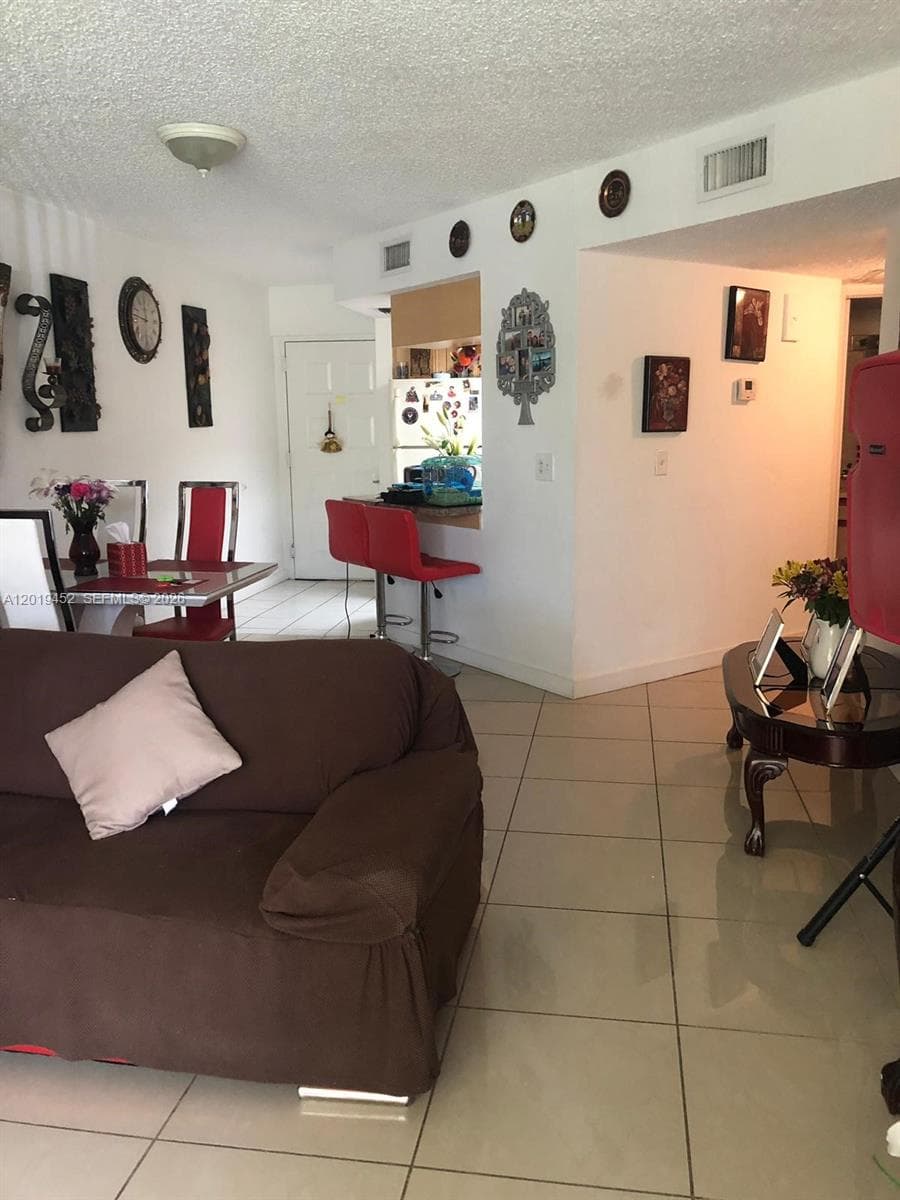 8245 Lake Dr # 204, Doral FL 33166 — 2