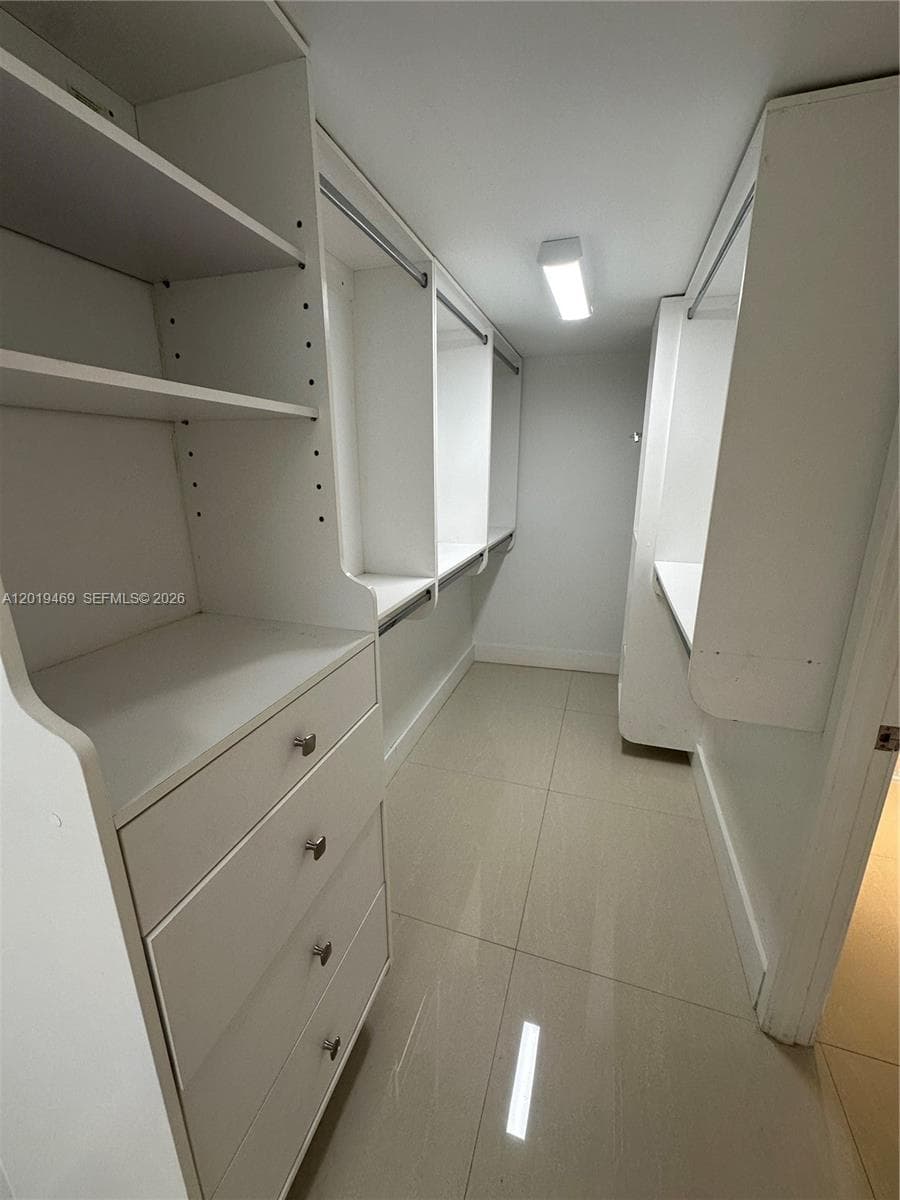 6039 Collins Ave # 1221, Miami Beach FL 33140 — 17