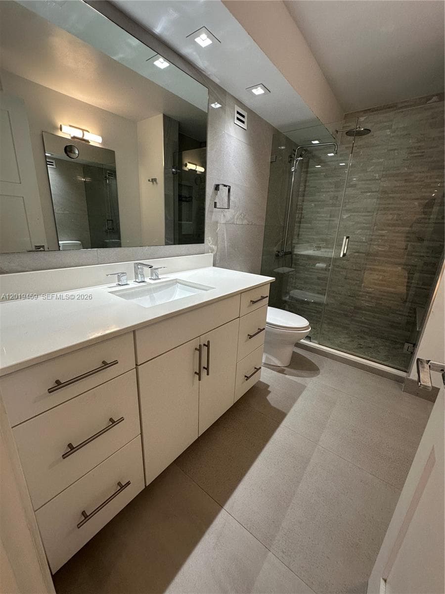 6039 Collins Ave # 1221, Miami Beach FL 33140 — 12