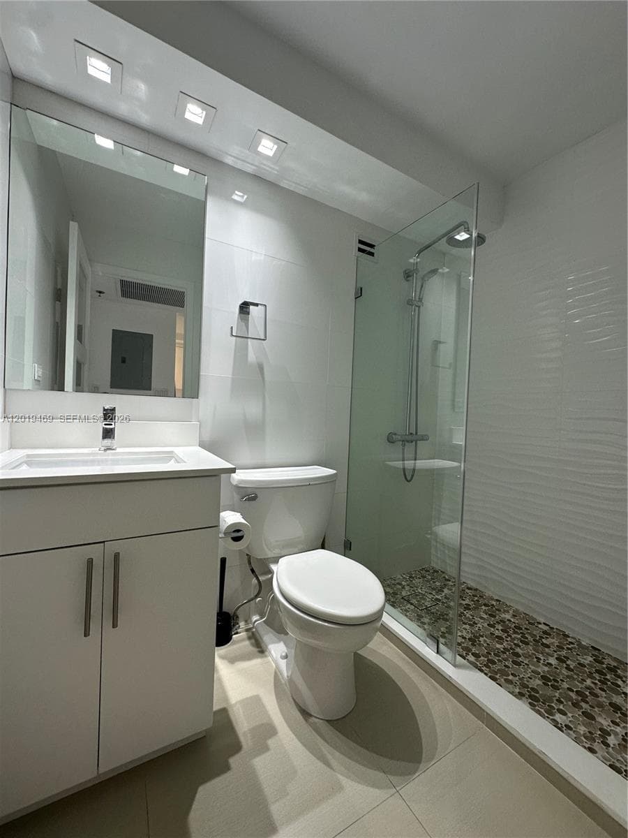 6039 Collins Ave # 1221, Miami Beach FL 33140 — 9