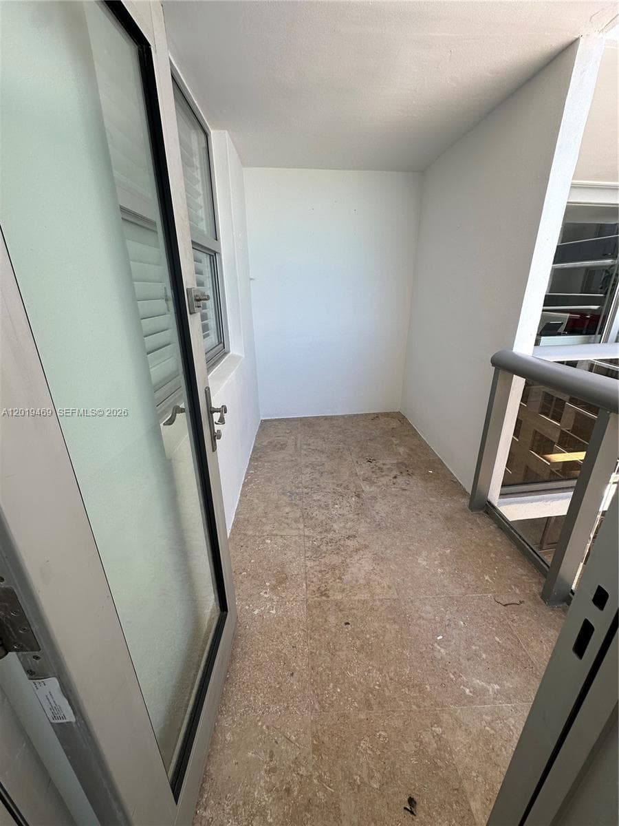 6039 Collins Ave # 1221, Miami Beach FL 33140 — 18