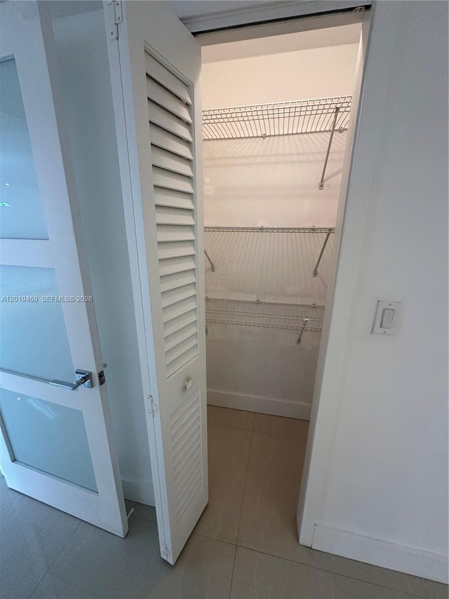 6039 Collins Ave # 1221, Miami Beach FL 33140 — 19
