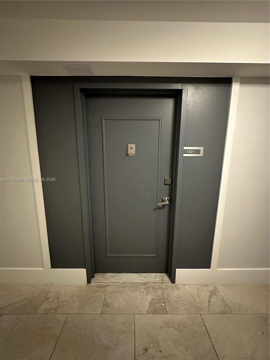 6039 Collins Ave # 1221, Miami Beach FL 33140 — 35