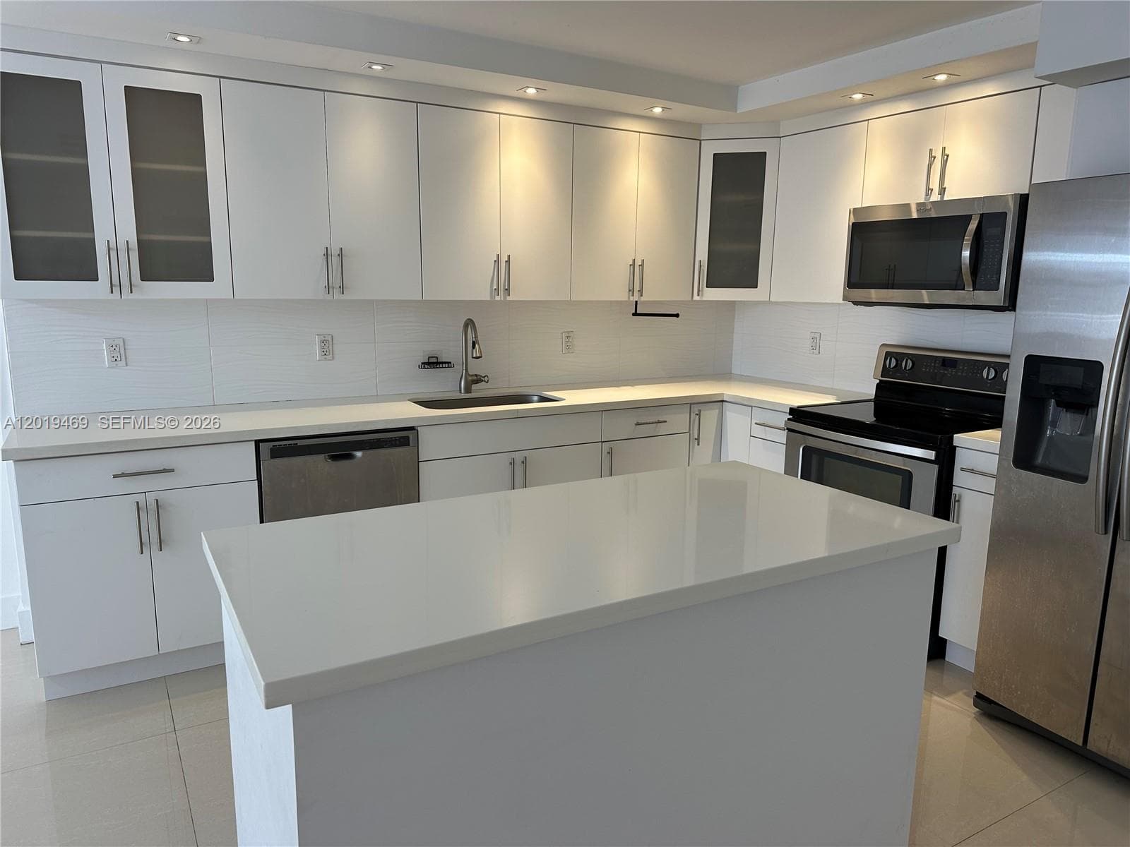 6039 Collins Ave # 1221, Miami Beach FL 33140 — 4