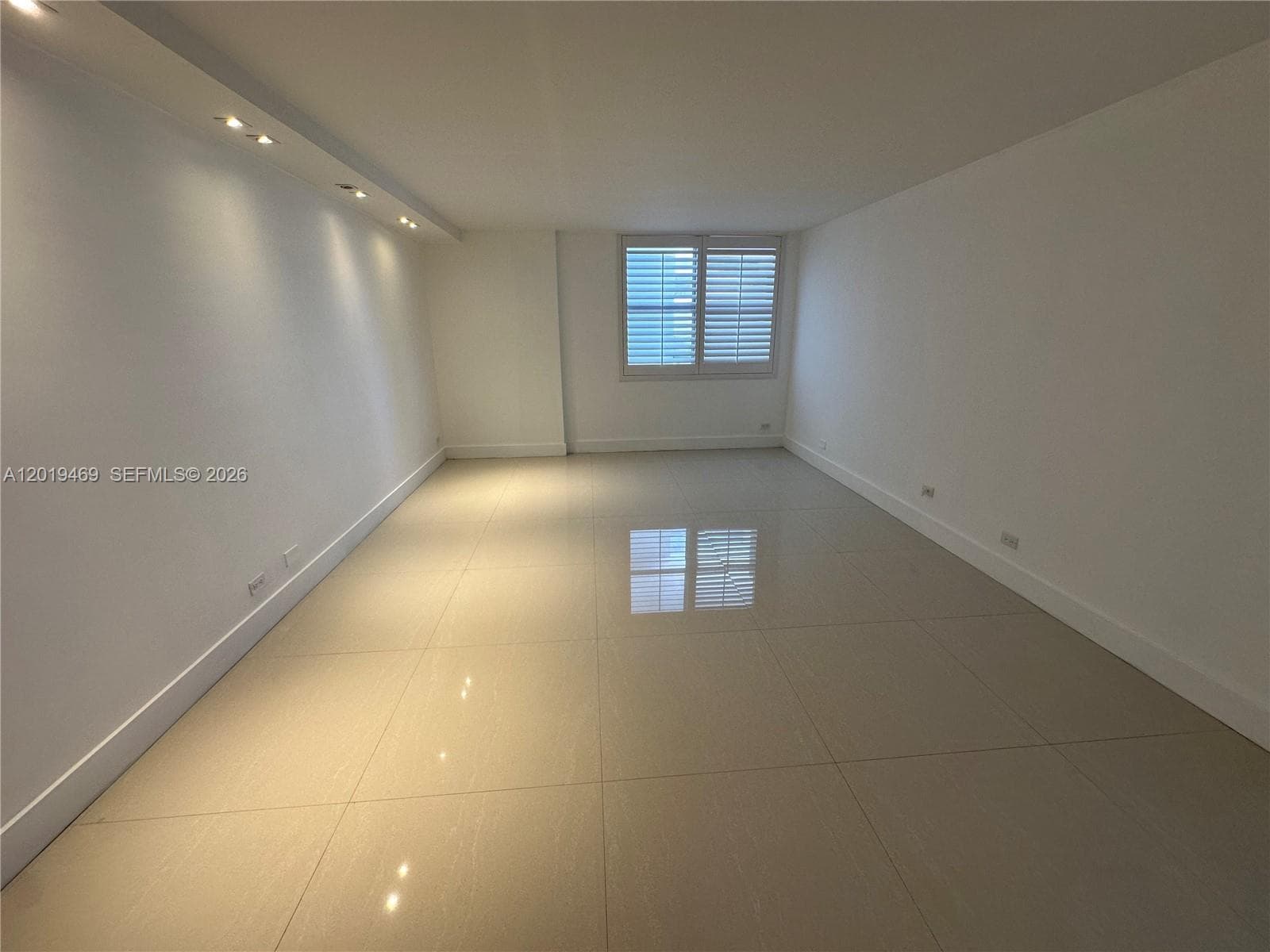 6039 Collins Ave # 1221, Miami Beach FL 33140 — 8