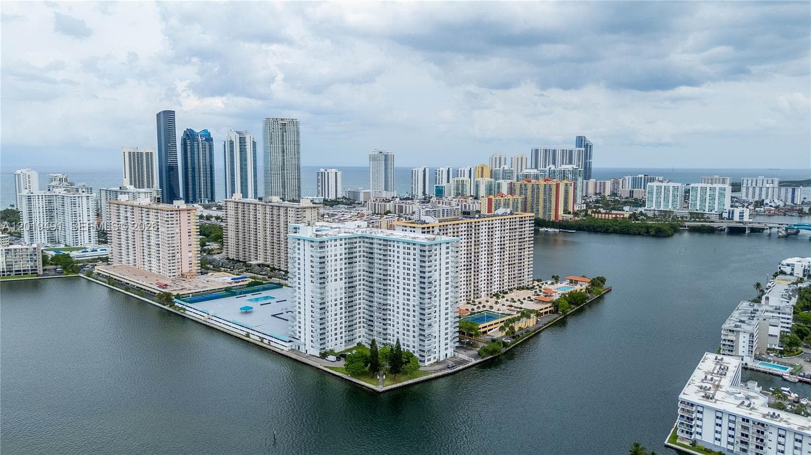 301 174 # 1503, Sunny Isles Beach FL 33160 — 1