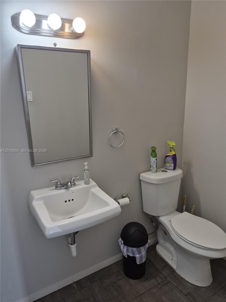 5560 NW 84th Ave, Doral FL 33166 — 8