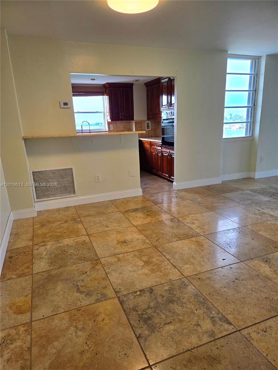 1865 79 st  Cswy # i, North Bay Village FL 33141 — 2