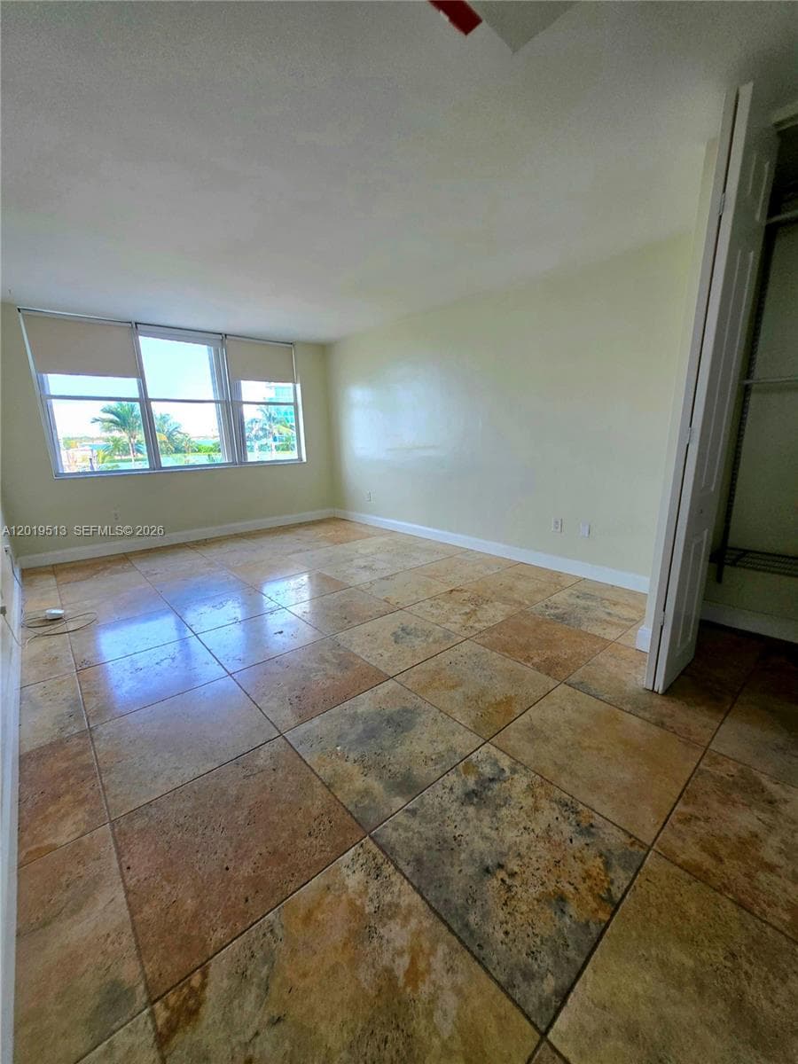 1865 79 st  Cswy # i, North Bay Village FL 33141 — 10