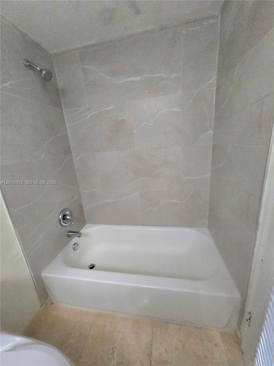 1865 79 st  Cswy # i, North Bay Village FL 33141 — 15