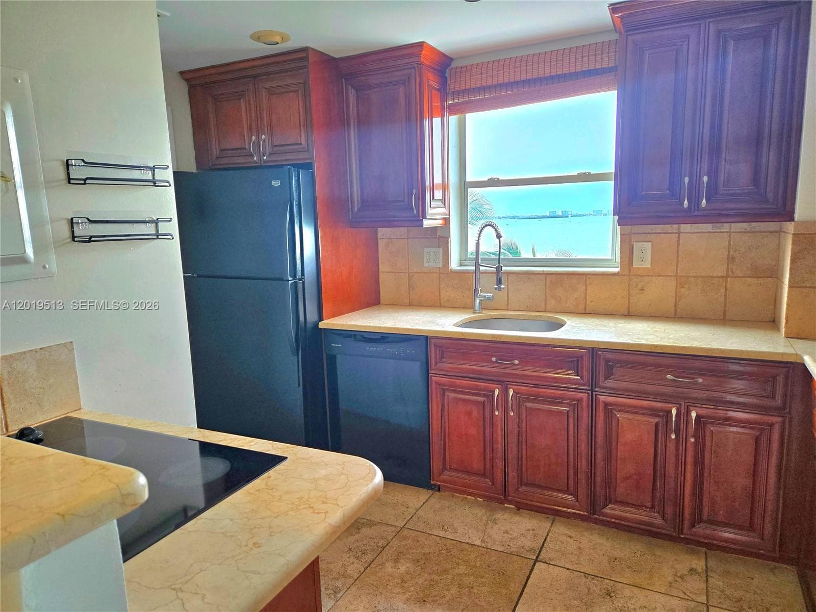 1865 79 st  Cswy # i, North Bay Village FL 33141 — 4