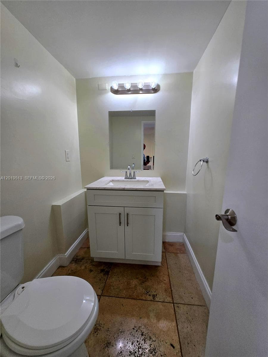 1865 79 st  Cswy # i, North Bay Village FL 33141 — 8