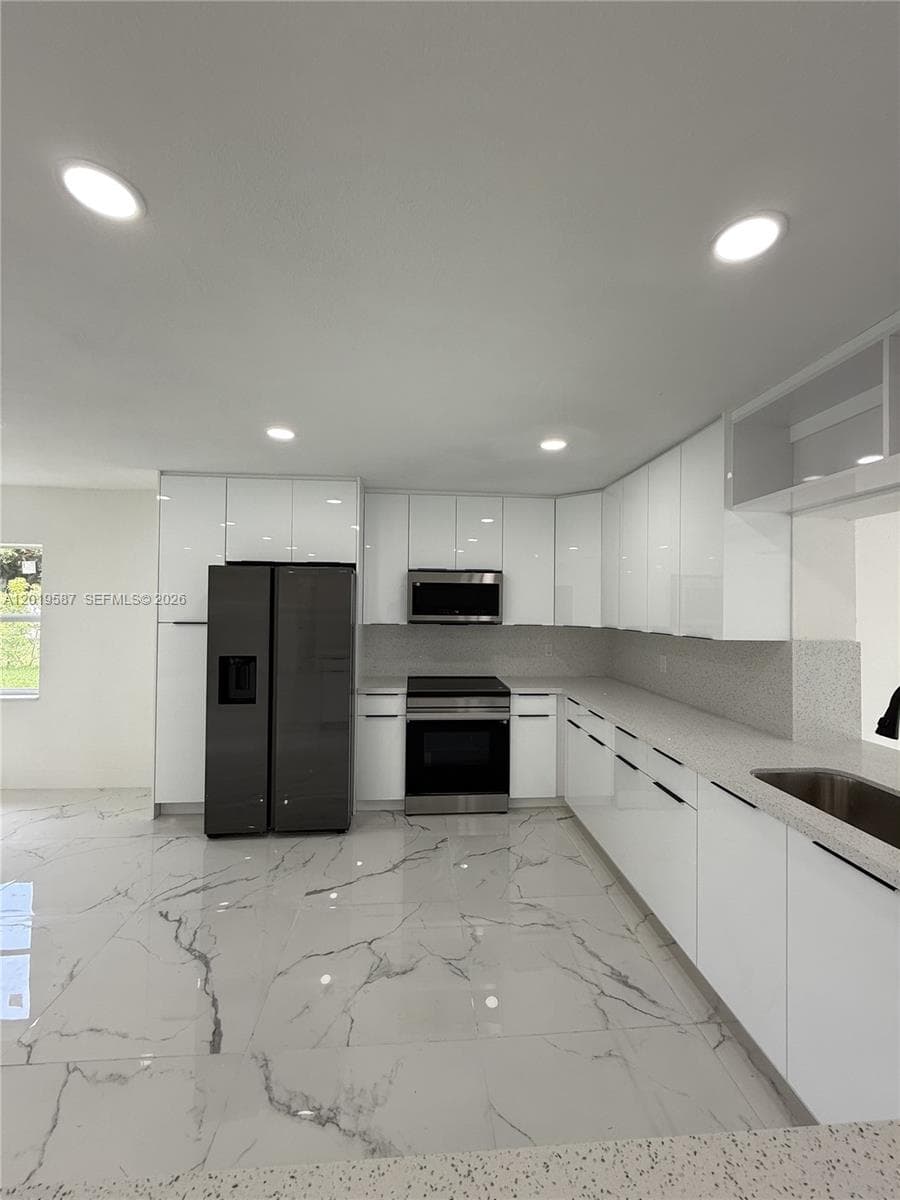 20211 NW 42nd Ave, Miami Gardens FL 33055 — 13