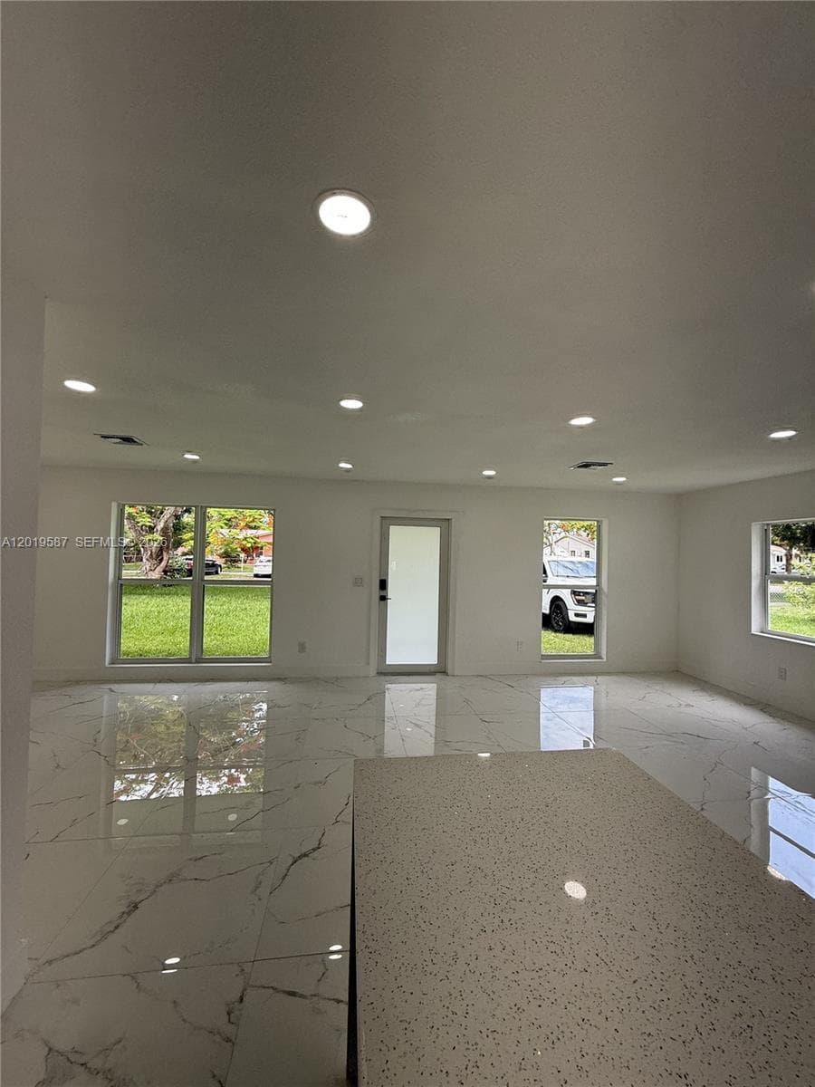 20211 NW 42nd Ave, Miami Gardens FL 33055 — 17