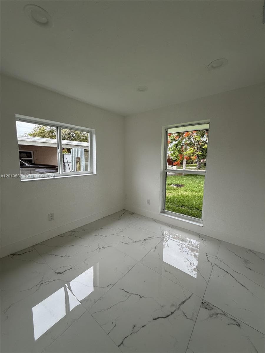 20211 NW 42nd Ave, Miami Gardens FL 33055 — 33