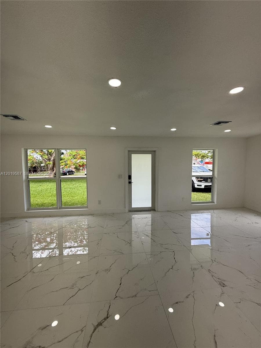 20211 NW 42nd Ave, Miami Gardens FL 33055 — 18