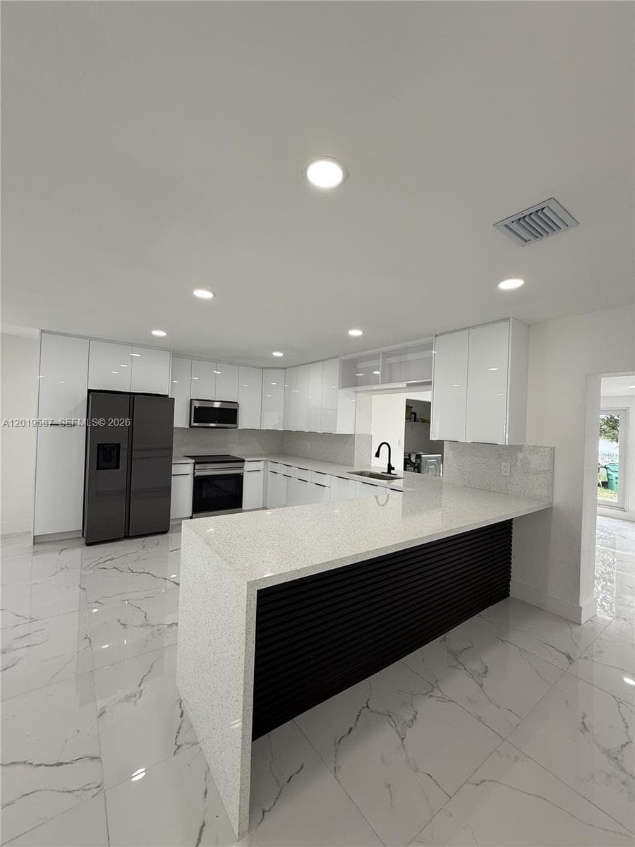 20211 NW 42nd Ave, Miami Gardens FL 33055 — 11