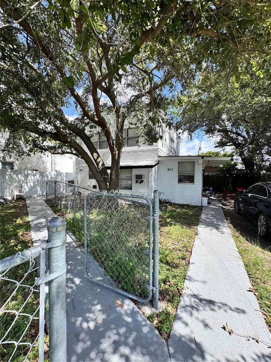 1613-1615 NW 45th St, Miami FL 33142 — 12